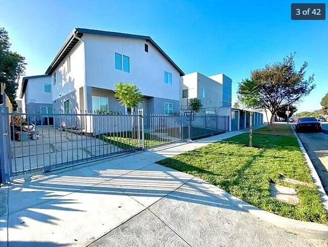 Building Photo - BROADWAY (10611) Unit BROADWAY (10611)