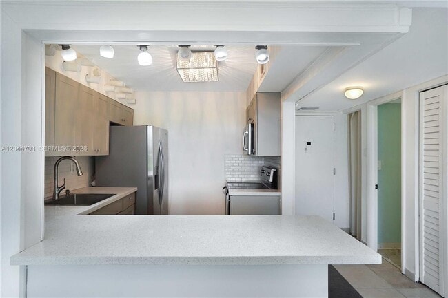 6900 Bay Dr Unit 3H