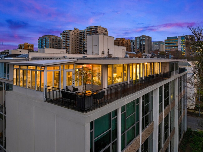 Building Photo - 1000 Union St Unit PH-A