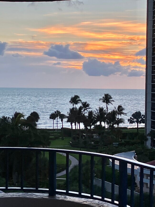 View from balcony - 4451 Gulf Shore Blvd N Unidad 806