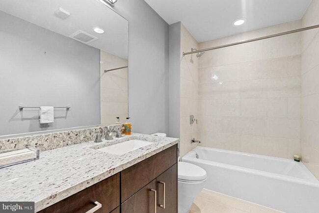 Photo - 7171 Woodmont Ave Unidad 206