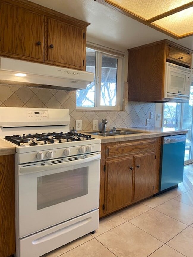 Photo - Beautiful 2 Bedroom/2 Bathroom Home with a Great Room, Fireplace and access to shared swimming pool