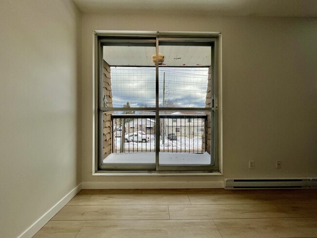 Photo - 306 Balsam St