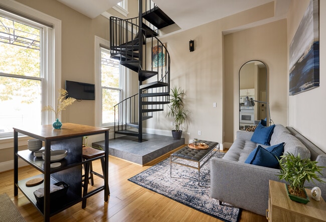 Photo - 440 Hopkins St