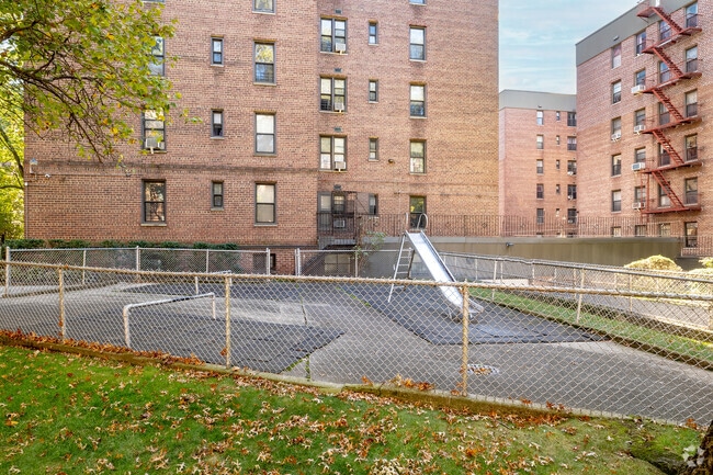 Photo - Briarwood Court