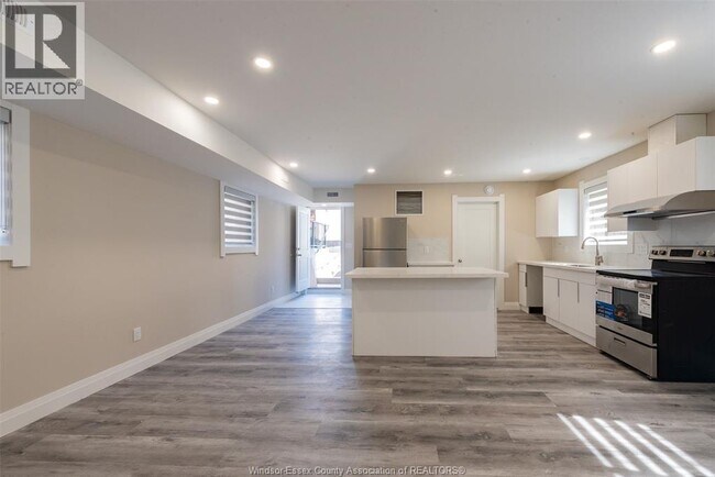 Photo - 912 Hall Ave