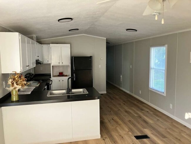 Photo - 19 Deerwood Park