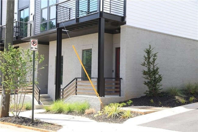 Building Photo - 1350 May Ave SE