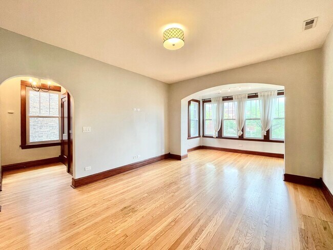 Photo - 2652 N Harding Ave Unit 2