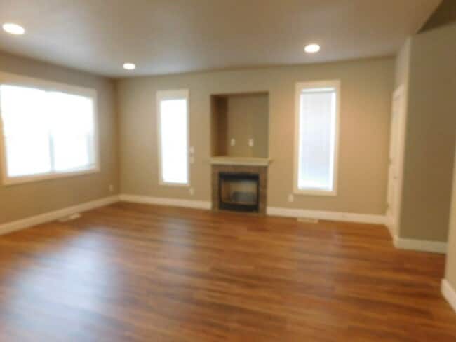 Photo - 4Bd/2.5Ba Two Story House - Available to V...