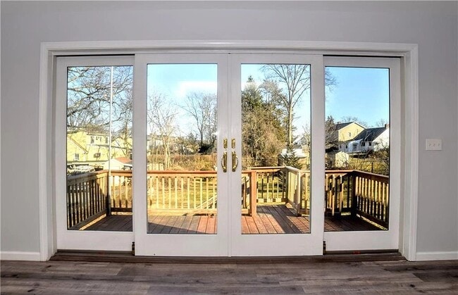 118 Webb Ave
