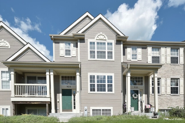 Building Photo - 923 Emerald Dr