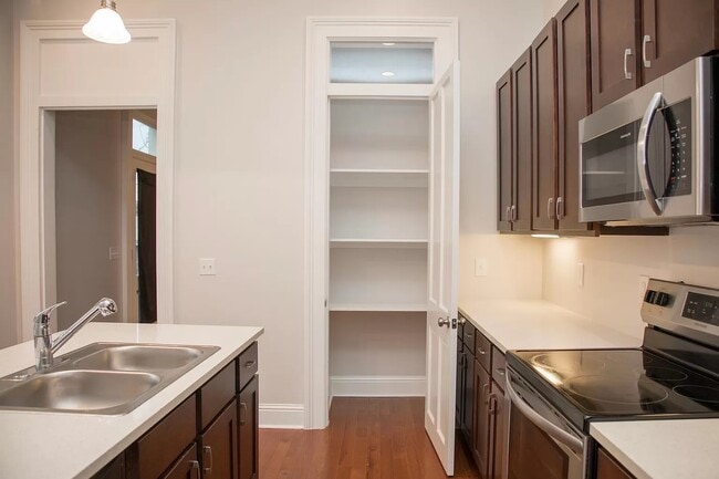 Photo - SUPER CUTE 2 Bedroom in Mid- City