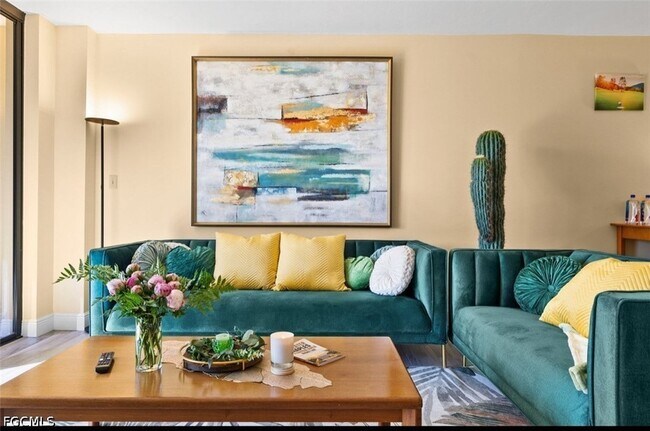 413 Augusta Blvd Unit 302
