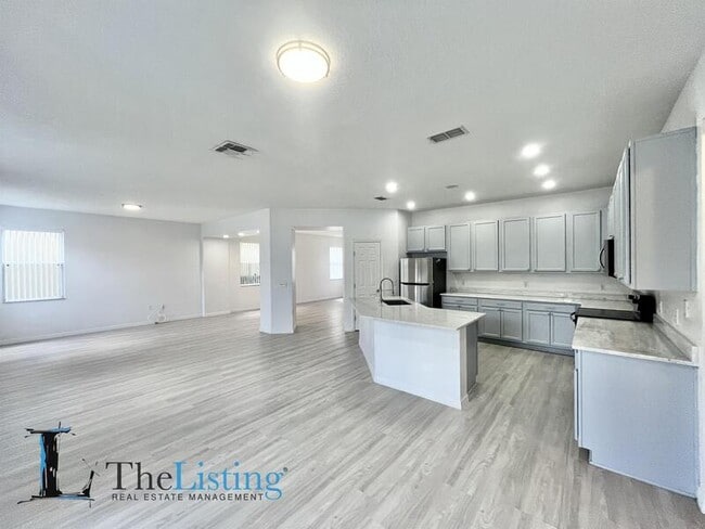 Photo - 613 Alfani St