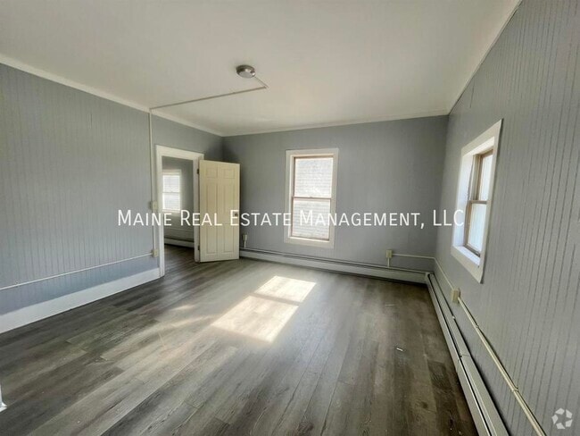 Building Photo - 554 S Main St Unit Apt 2