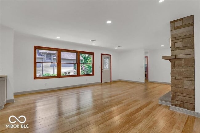 Photo - 760 W Pine St