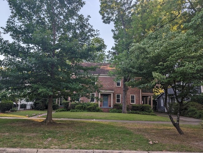 Building Photo - 2730 Blossom St Unit 2730 A