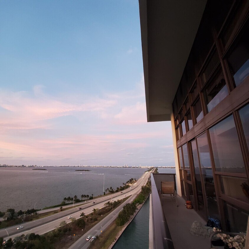 Photo - 600 NE 36th St (Miami, FL)