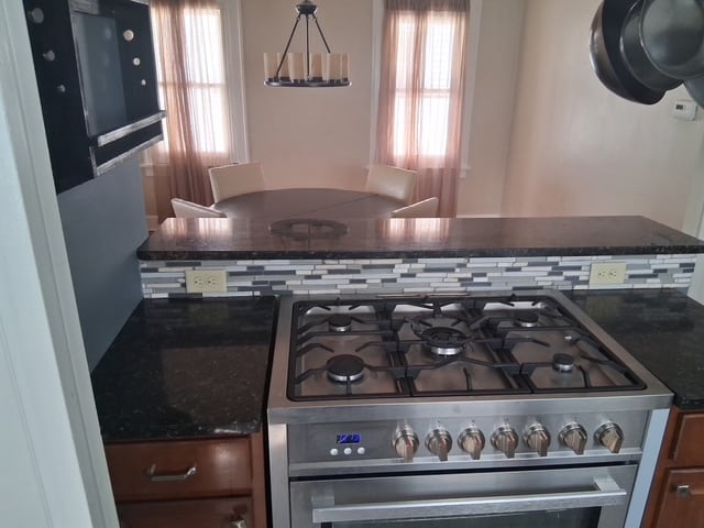 Demonstration Cooktop - 624 Providence St Unit 2