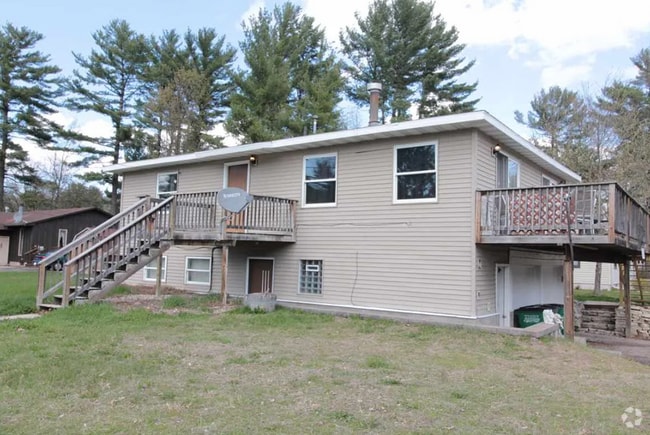 Building Photo - 2 Bedroom Lower Duplex Rental