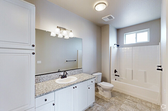 2BD, 2BA - 1127SF