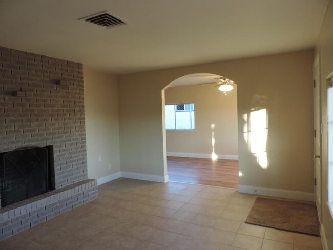 Photo - Dog Friendly - 4 Bedroom with Granite Counter tops.