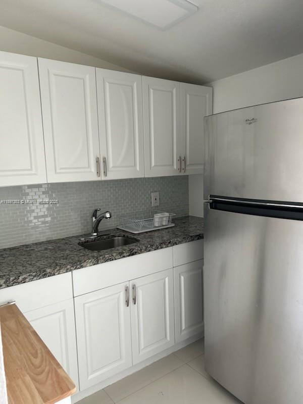 Photo - 290 E 20th St Unit B
