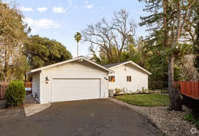 Building Photo - Stunning Ranch-Style Home in Desirable Laf...