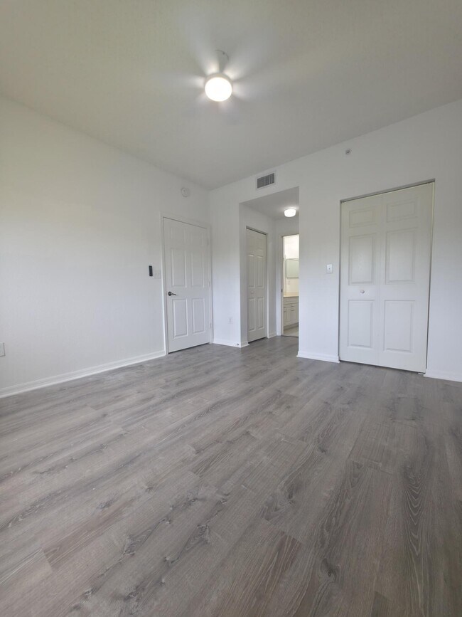 Photo - 2805 Veronia Dr Unit 204