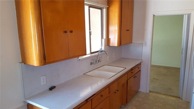 Photo - 609 W 5th St