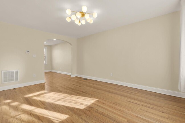 Photo - 2205 Observatory Pl NW