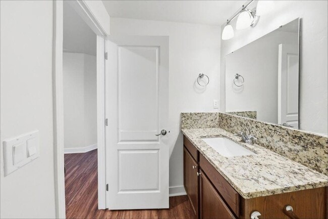 1045 W Sanetta St