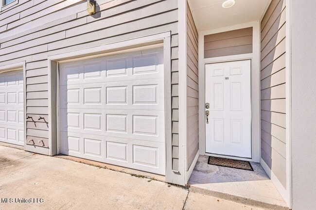 Building Photo - 103 E Orchard Loop