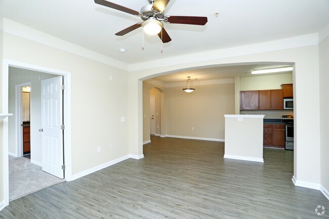 2HAB, 2BA - 1,066 ft² B2 - Sala de estar - Rose Heights Apartments