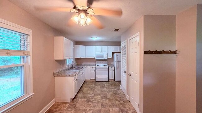 Photo - Lithia Springs 3 Bed-1 Bath Stepless Ranch, Private Lot, Carport