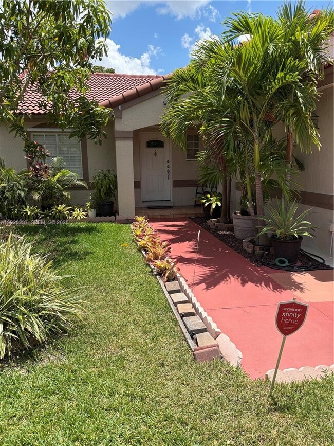 Building Photo - 15844 SW 82nd St Unit b