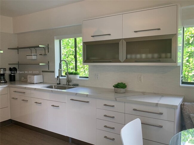 Photo - 6911 Sunrise Pl