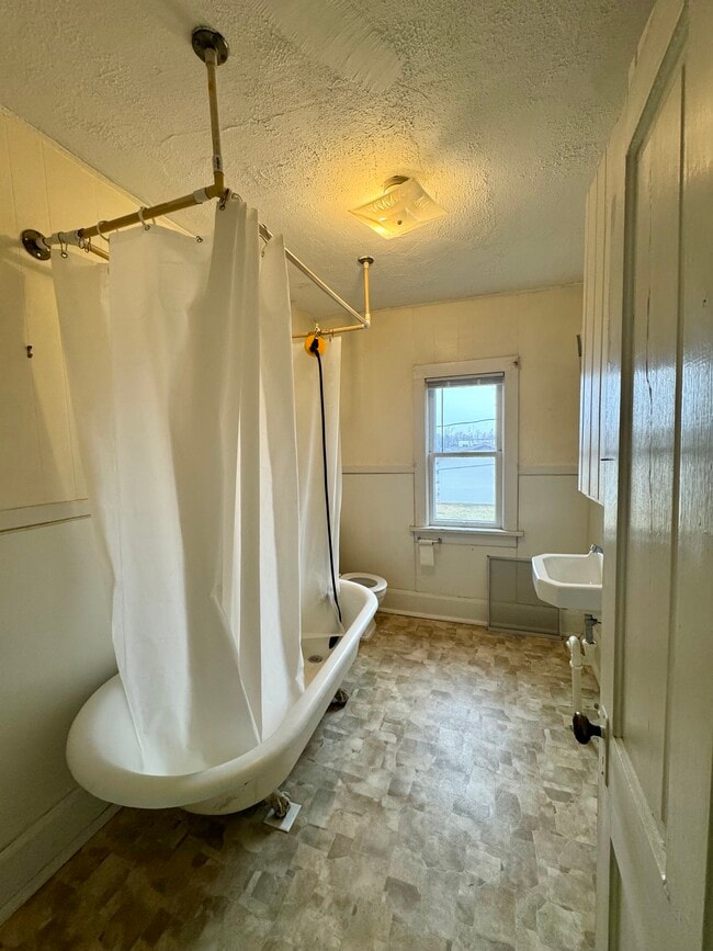 Photo - 409 W Hempstead Ave Unidad B