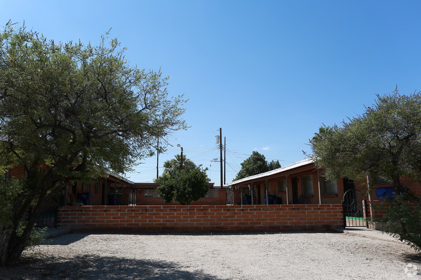 Photo - PJ's Craycroft Apartments