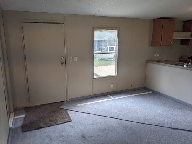 16 Eastwood Dr
