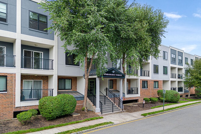 Photo - River Club Apartments