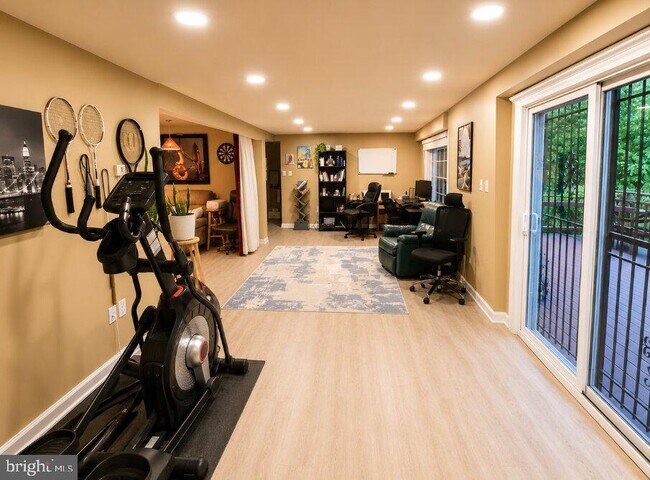 Photo - 6808 Darby Ln