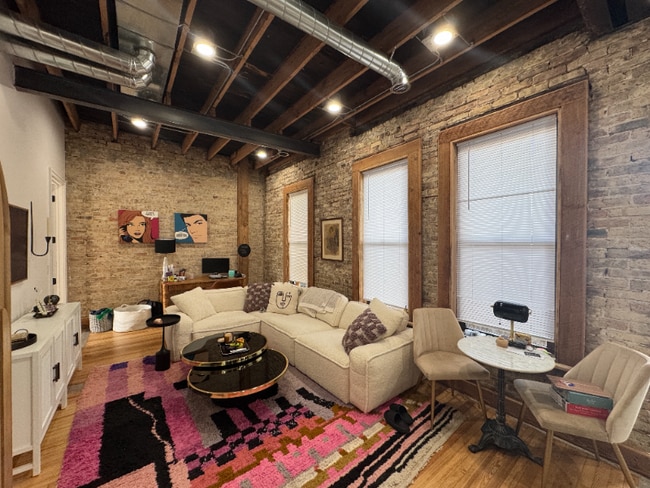 Building Photo - 3535 W Armitage Ave Rental