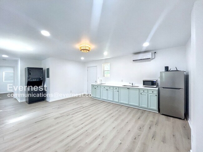 Photo - 1404 Rivas St