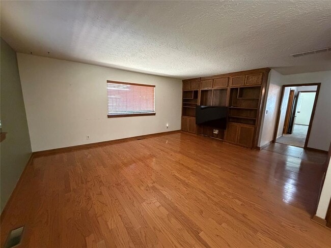 Photo - 2517 Chateau Dr