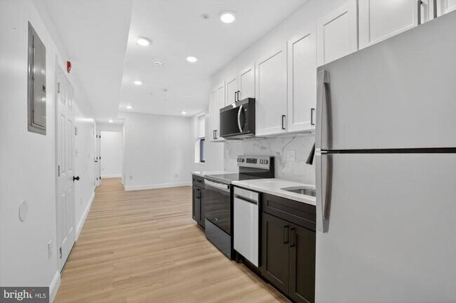 Photo - 712 N American St Unit 2