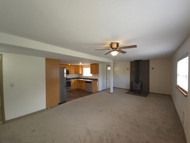 Photo - 412 Riverside Ave W