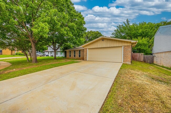 Photo - 4 Bedroom, 3 Bath Home Gorgeously Remodeled