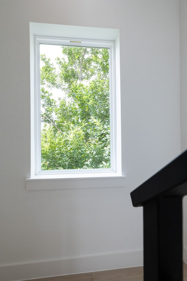 Building Photo - 3112 Live Oak St